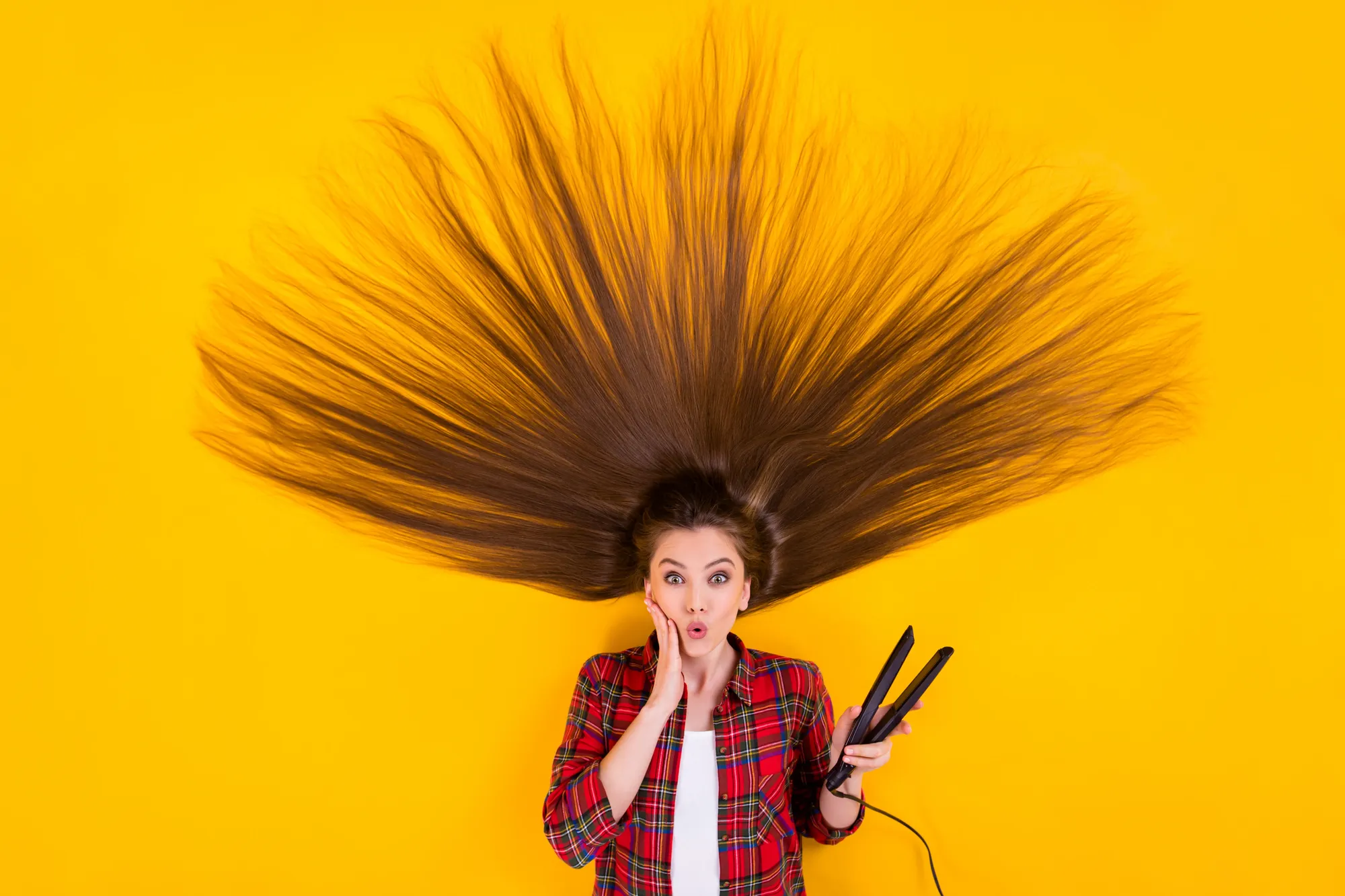 Противостояние статическому электричеству: как сделать волосы послушными в зимнее время.