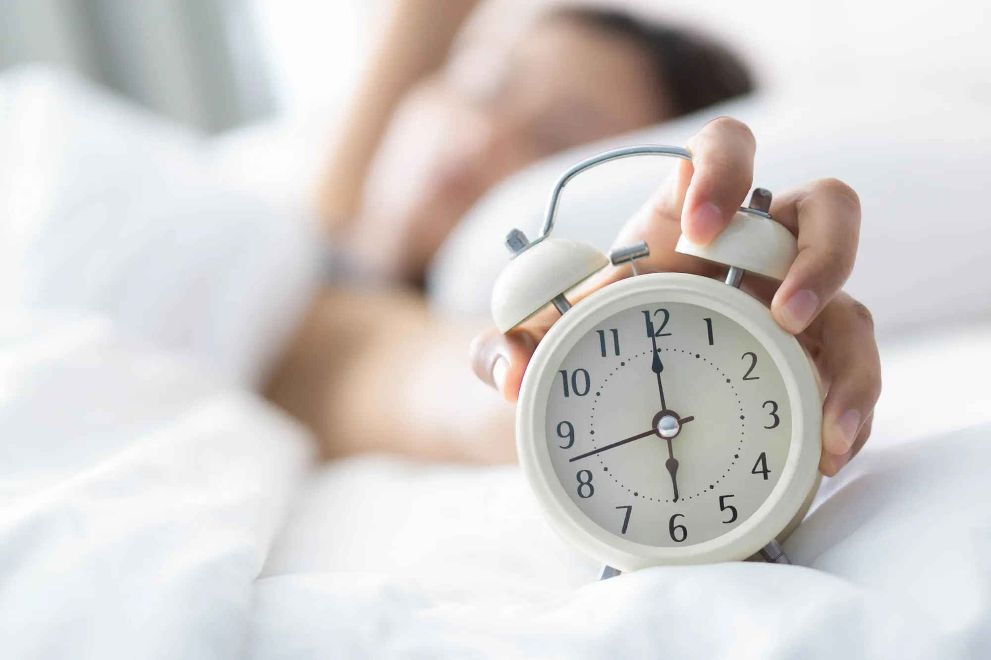Связь между недостатком сна и здоровьем кожи: как бессонница влияет на вид кожи