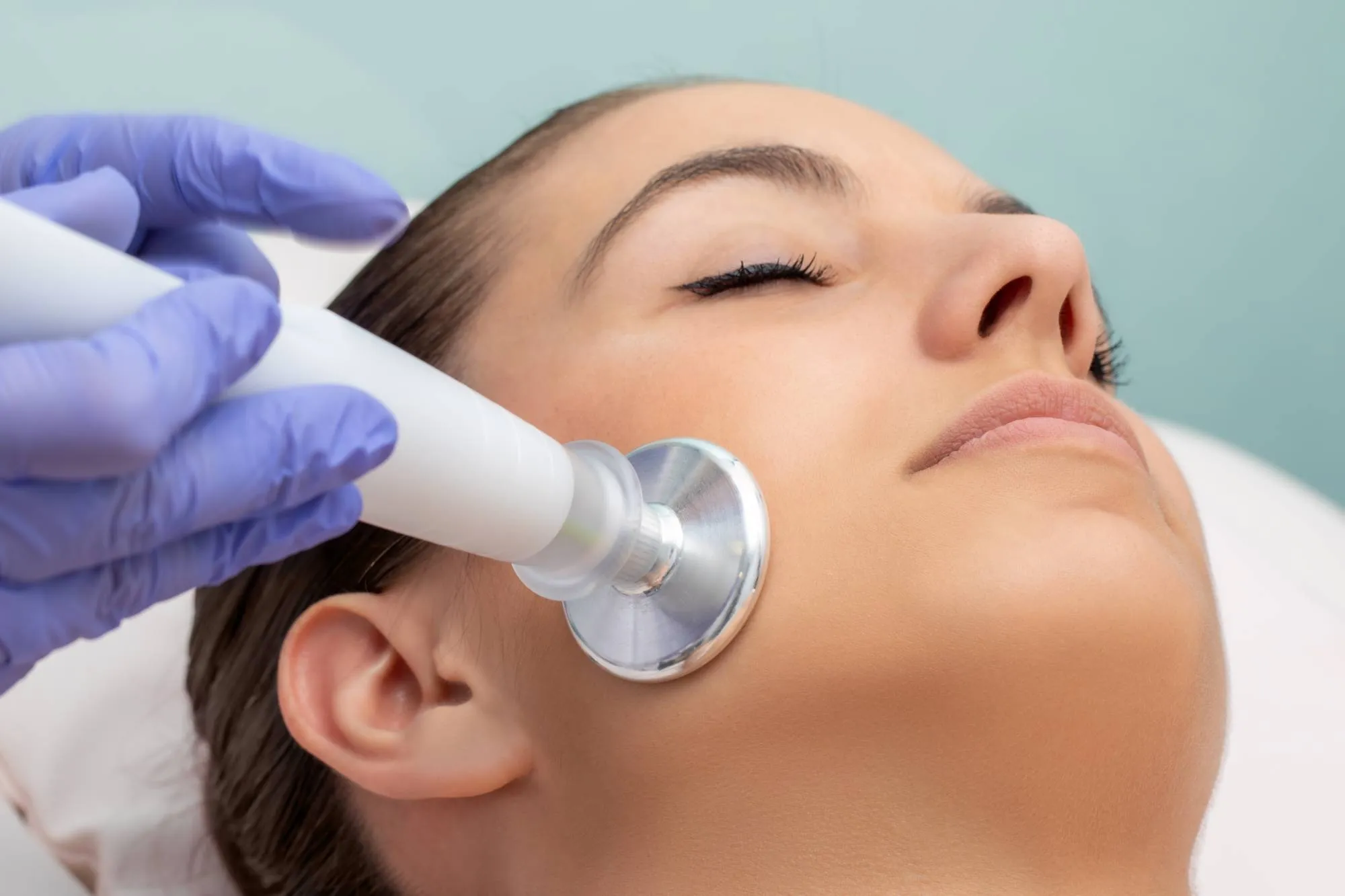 Радиочастотные процедуры для лица: эффективное решение проблем кожи