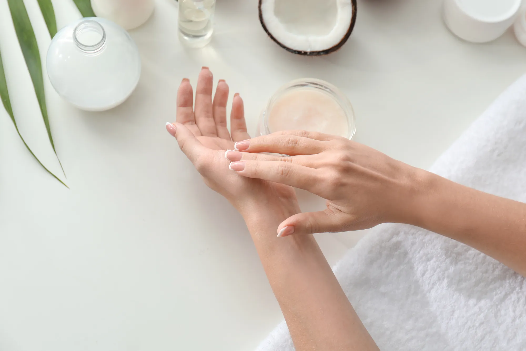 Популярные ингредиенты в уходе за кожей рук: их преимущества и эффективность