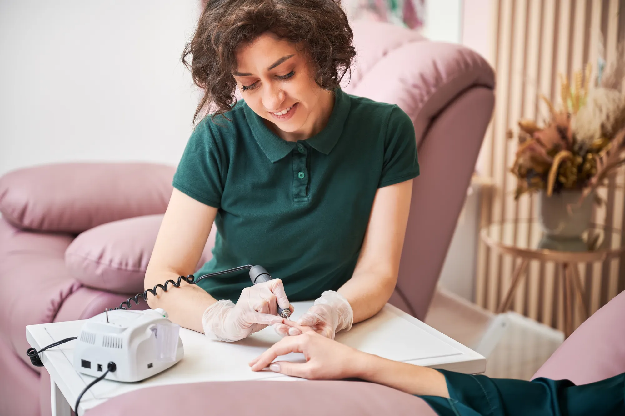 Как привлечь больше клиентов в вашу мастерскую маникюра?