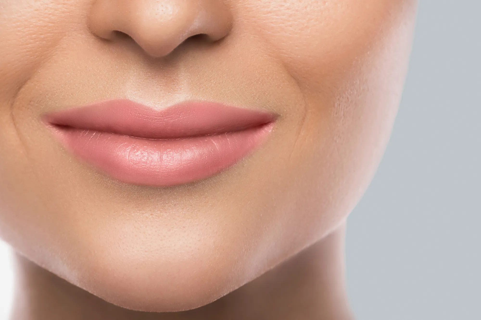 Пилинг губ: мягкое обновление и гладкость кожи для идеальной улыбки
