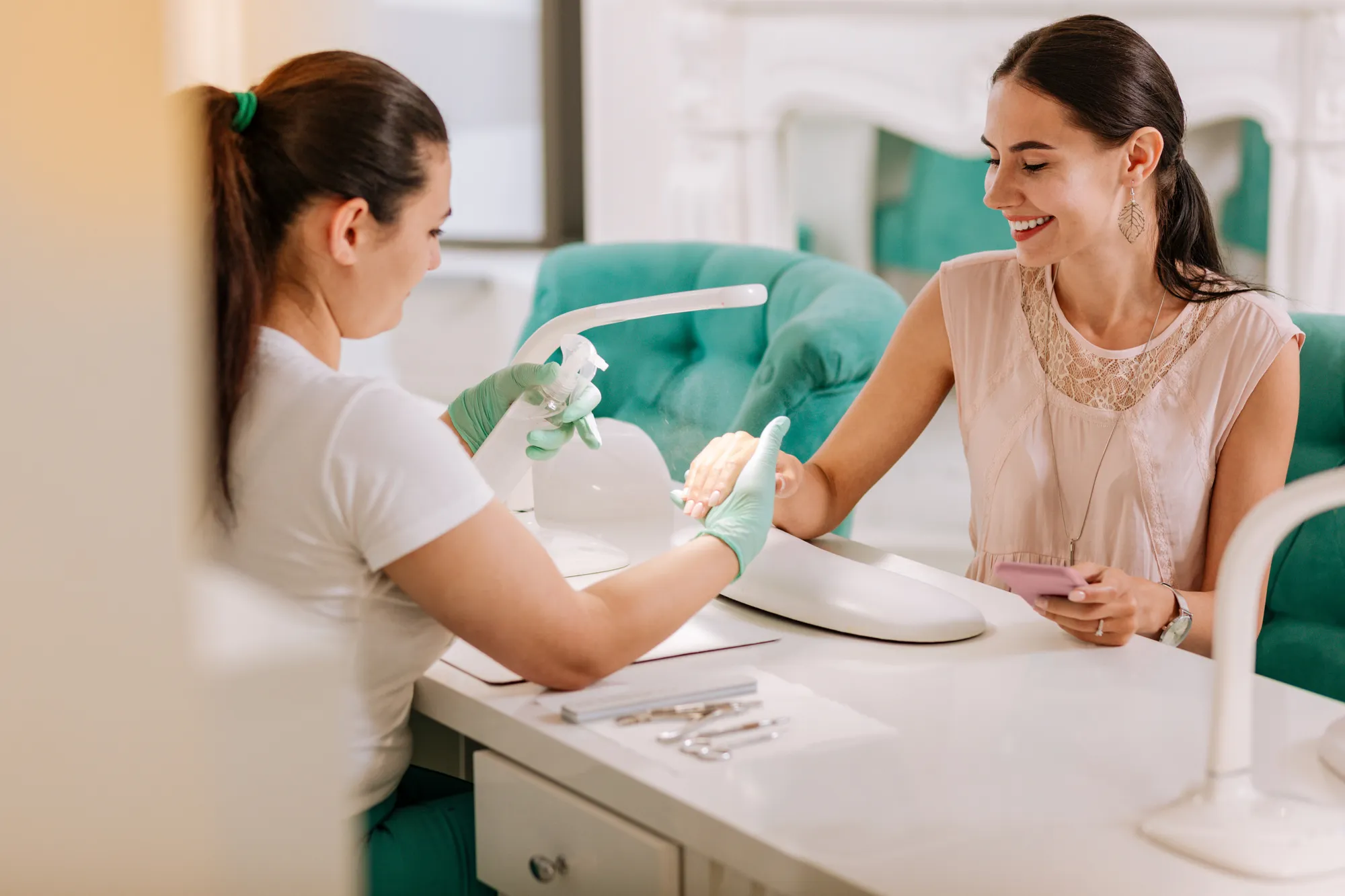 Как правильно управлять онлайн-репутацией мастера маникюра