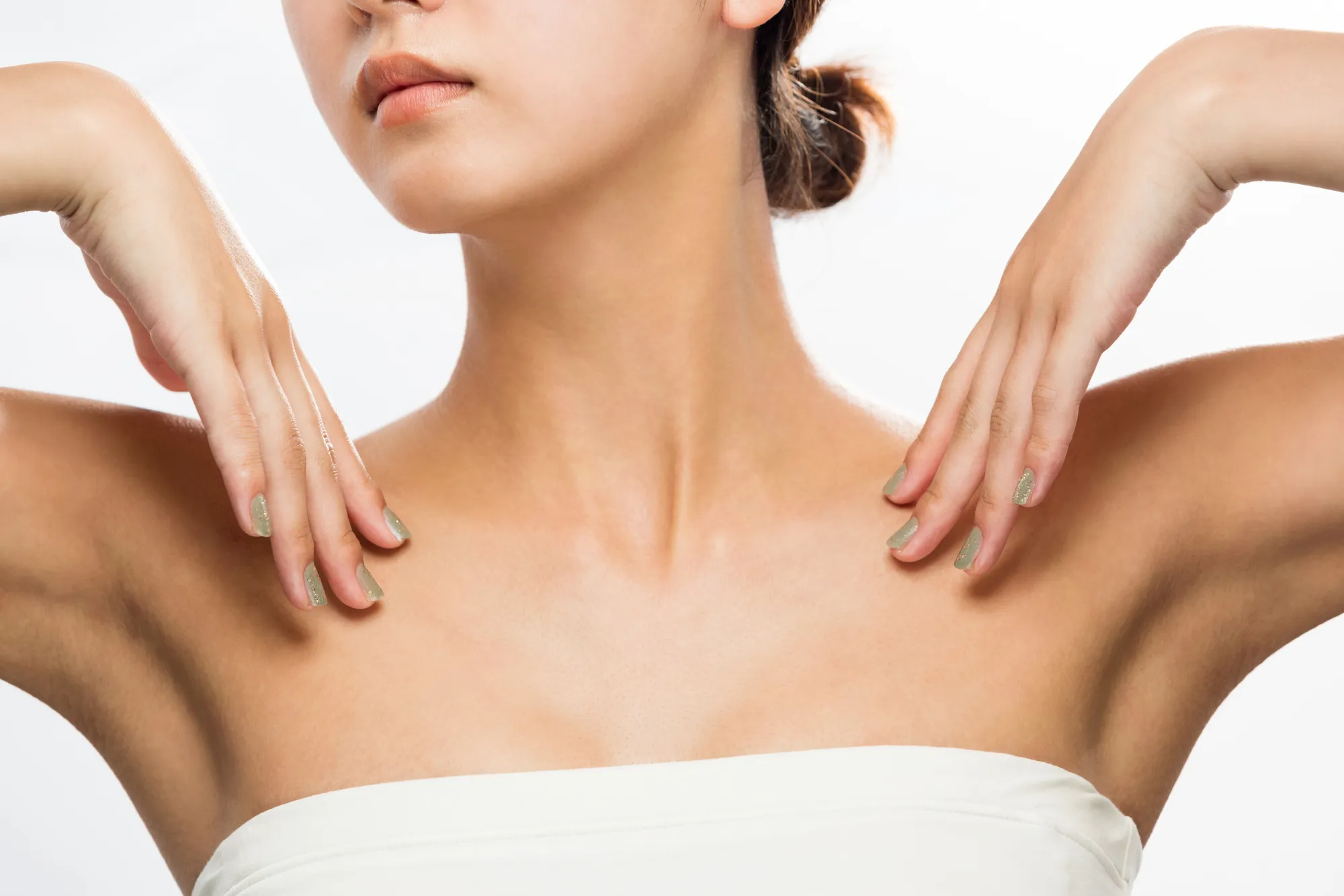 Как предотвратить морщины на шее и декольте: советы для поддержания гладкой кожи